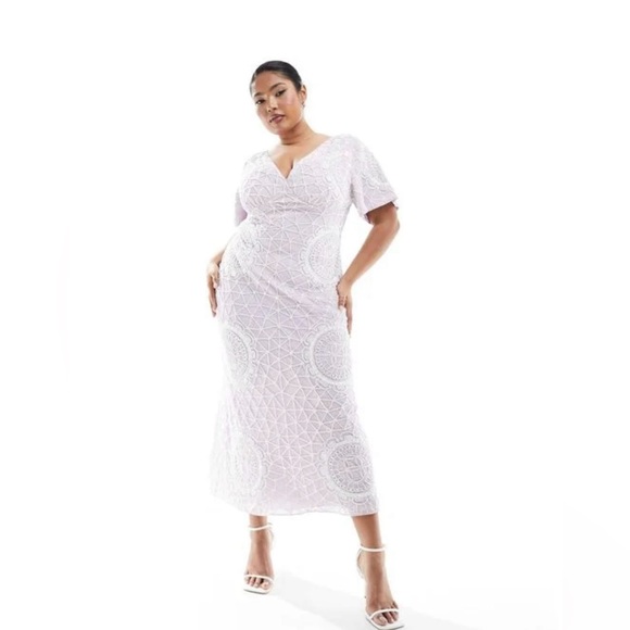 ASOS DESIGN Curve flutter sleeve circular embellished plunge midi dress in lilac - Picture 3 of 11